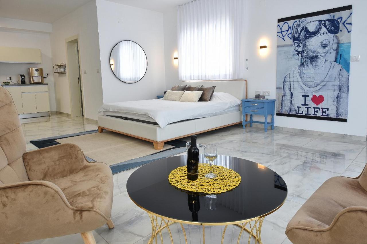 הסויטות של פולי Apartment Manot Luaran gambar