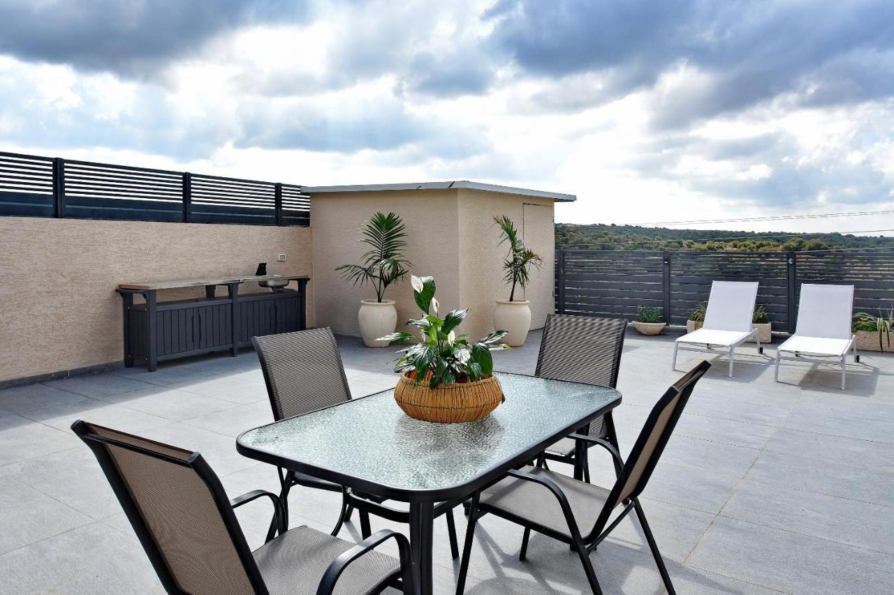 הסויטות של פולי Apartment Manot Luaran gambar