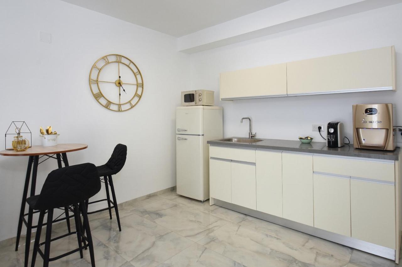 הסויטות של פולי Apartment Manot Luaran gambar